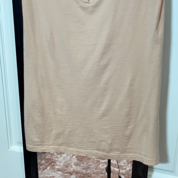 Theory v-neck tank top peach color medium - Picture 3 of 5